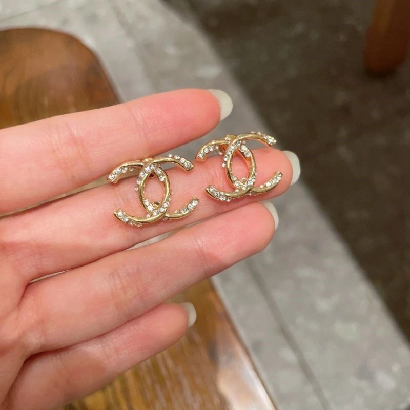 Snug Chanel Earrings 225242