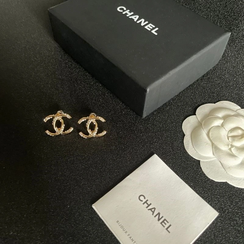 Snug Chanel Earrings 225242