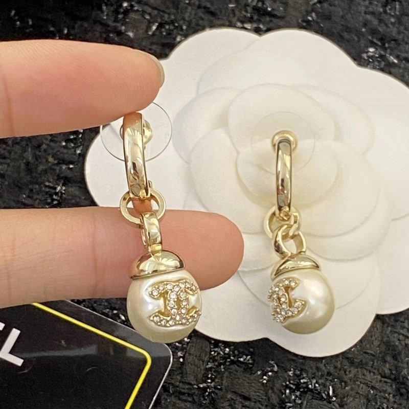 Chanel Earrings Compact 225214