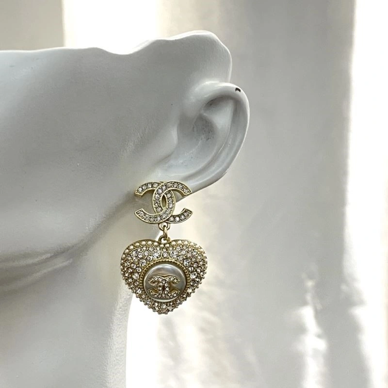 Chanel Earrings Compact 225370
