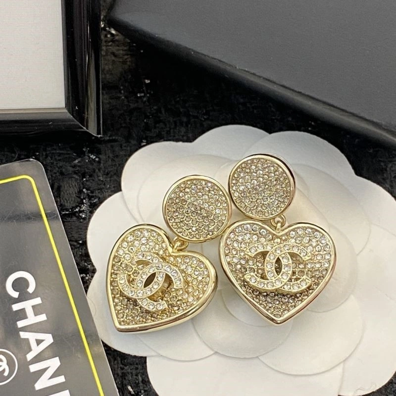 Lightweight Chanel Earrings 225161