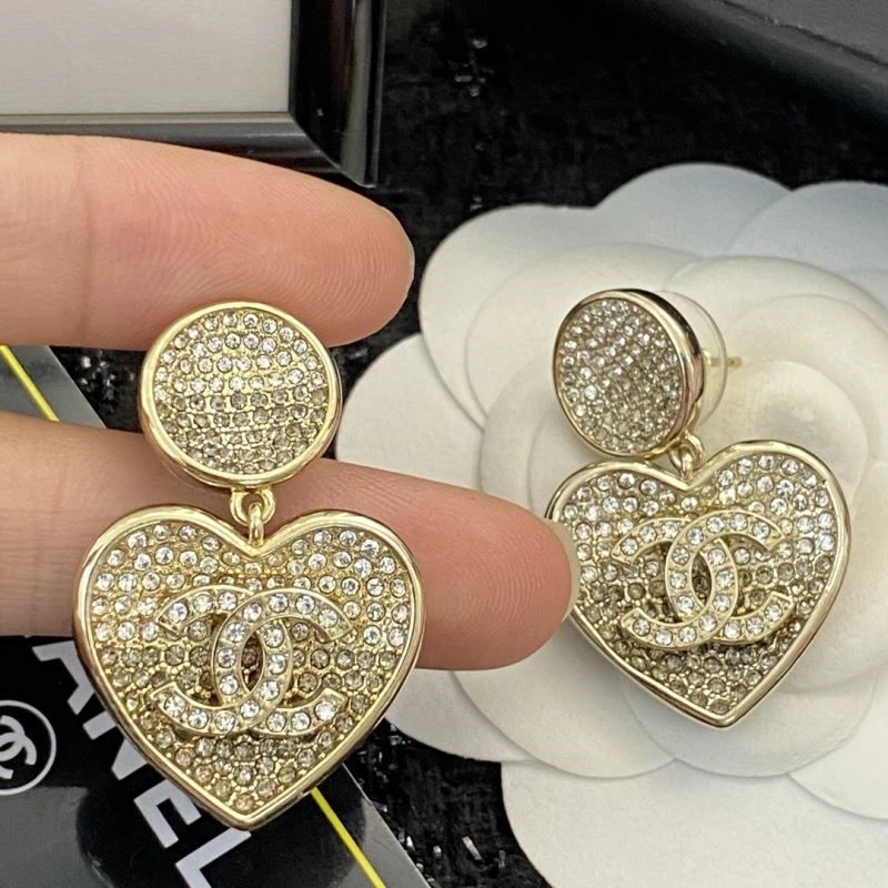 Lightweight Chanel Earrings 225161