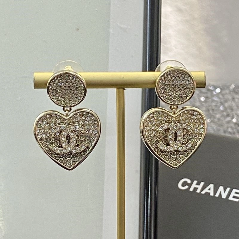 Lightweight Chanel Earrings 225161
