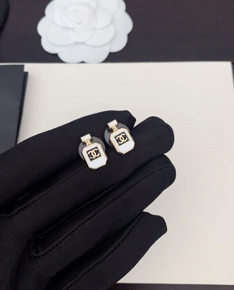 Chanel Earrings Versatile 225164