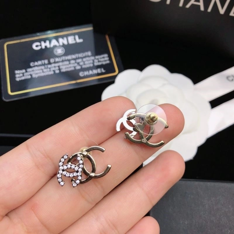 Unisex Chanel Earrings 225177