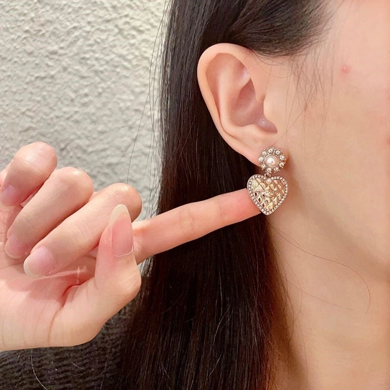 Compact Chanel Earrings 225141