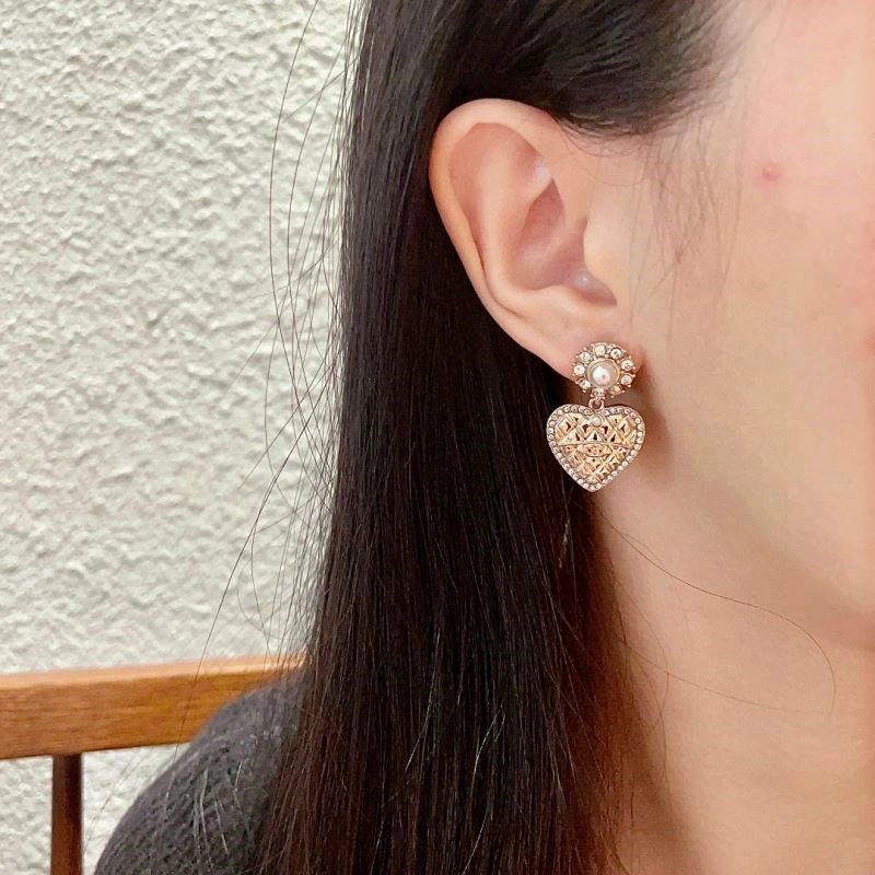 Compact Chanel Earrings 225141