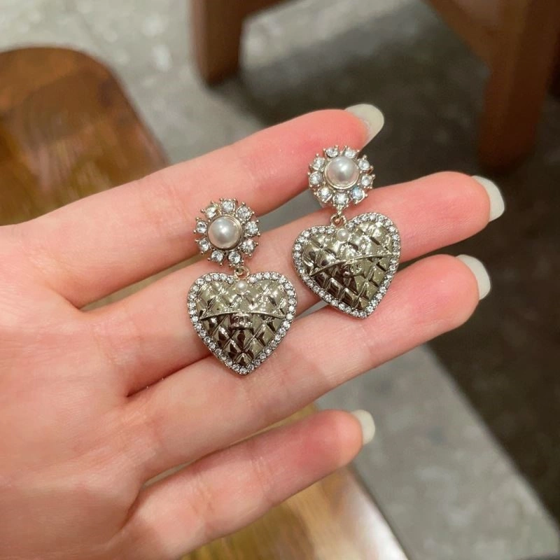 Compact Chanel Earrings 225141