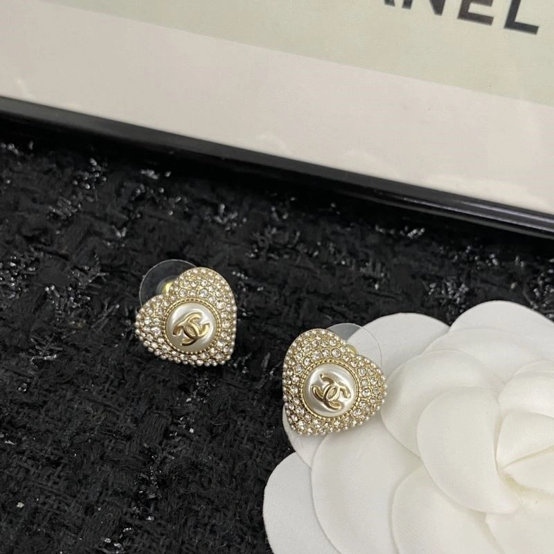 EyeCatching Chanel Earrings 225118