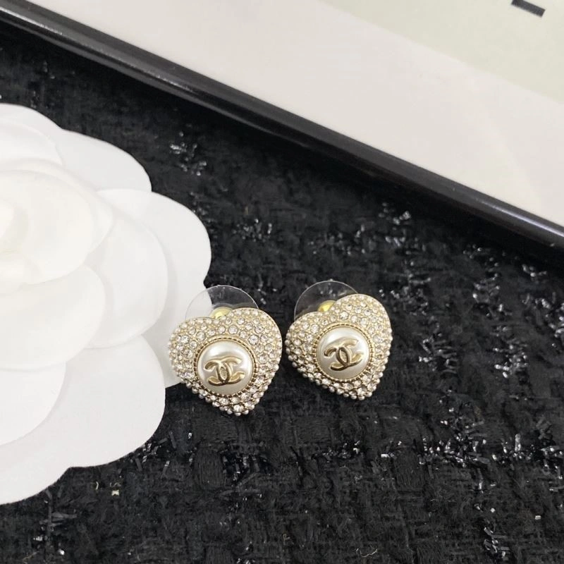 EyeCatching Chanel Earrings 225118