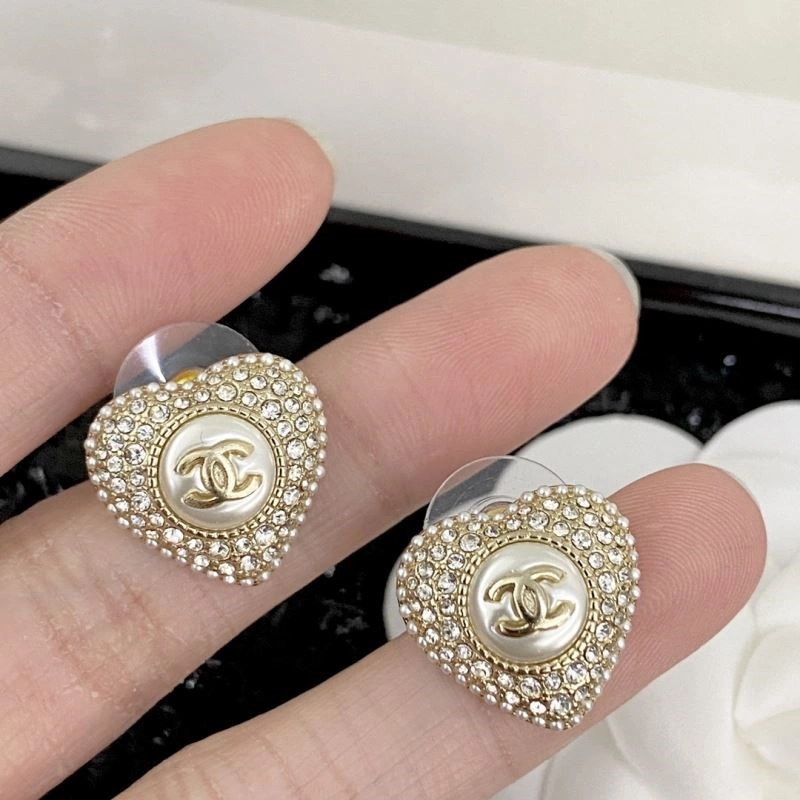 EyeCatching Chanel Earrings 225118