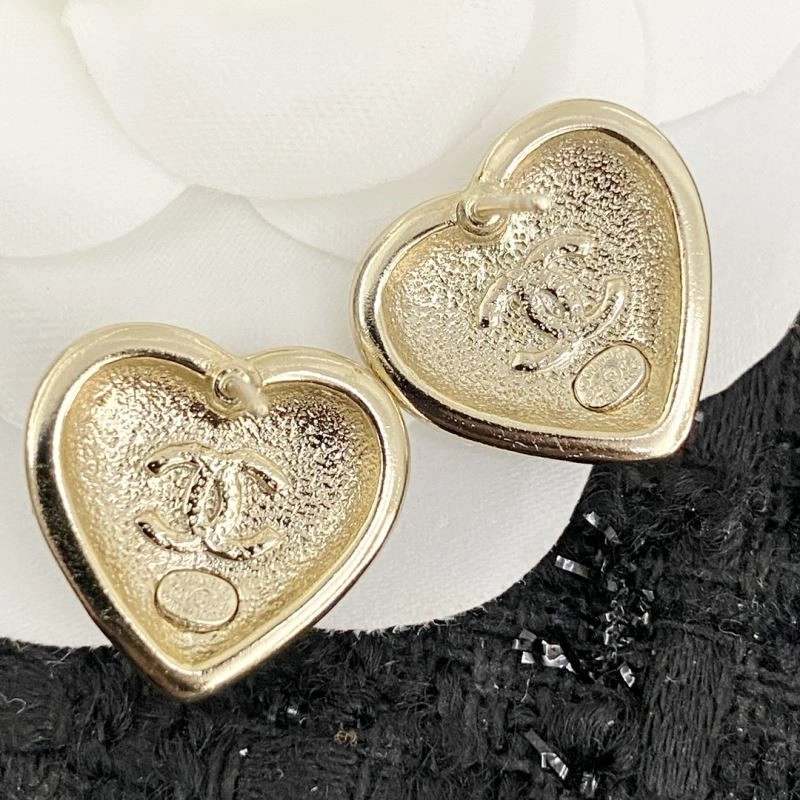 EyeCatching Chanel Earrings 225118