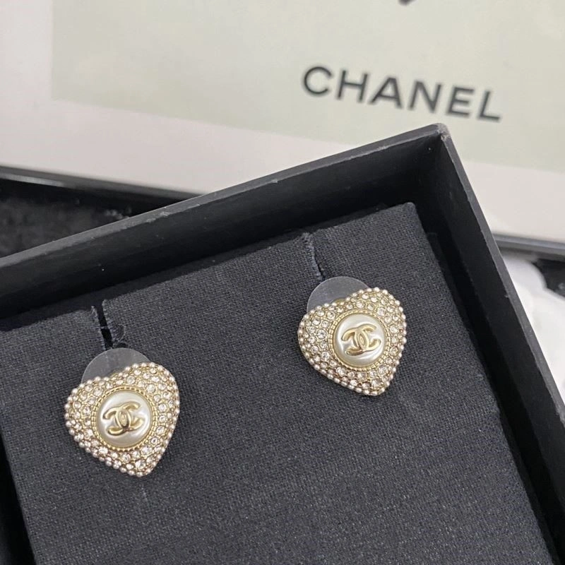 EyeCatching Chanel Earrings 225118