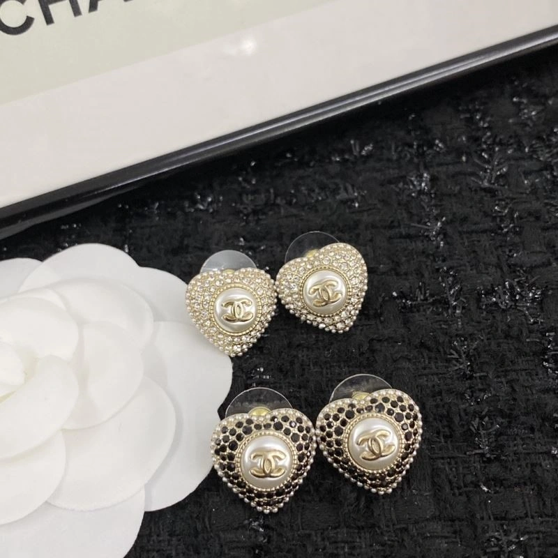 EyeCatching Chanel Earrings 225118