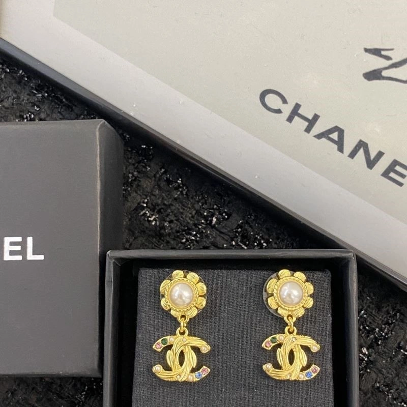 Elegant Chanel Earrings 225135