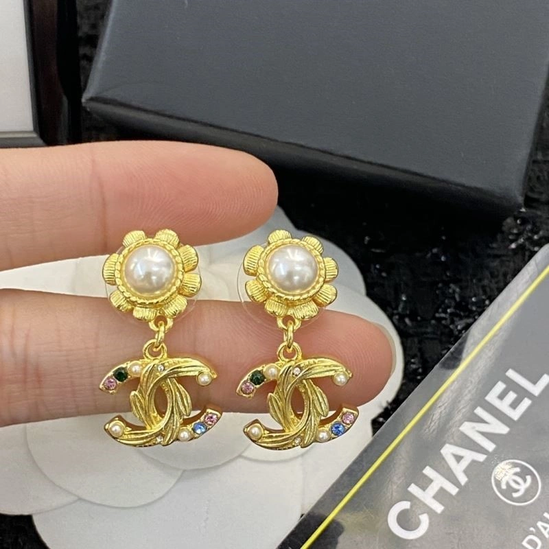 Elegant Chanel Earrings 225135