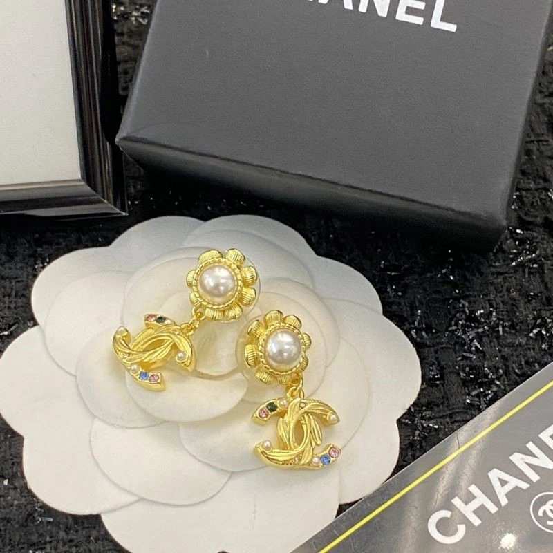 Elegant Chanel Earrings 225135