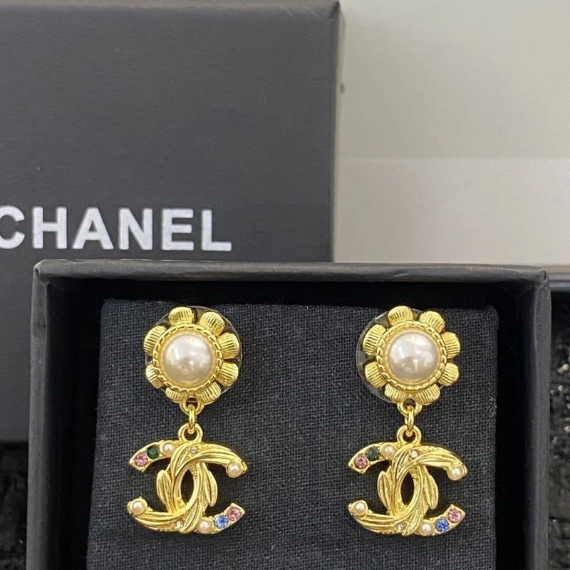 Elegant Chanel Earrings 225135