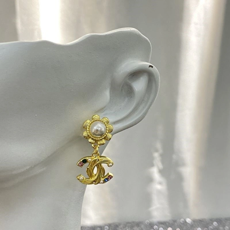 Elegant Chanel Earrings 225135
