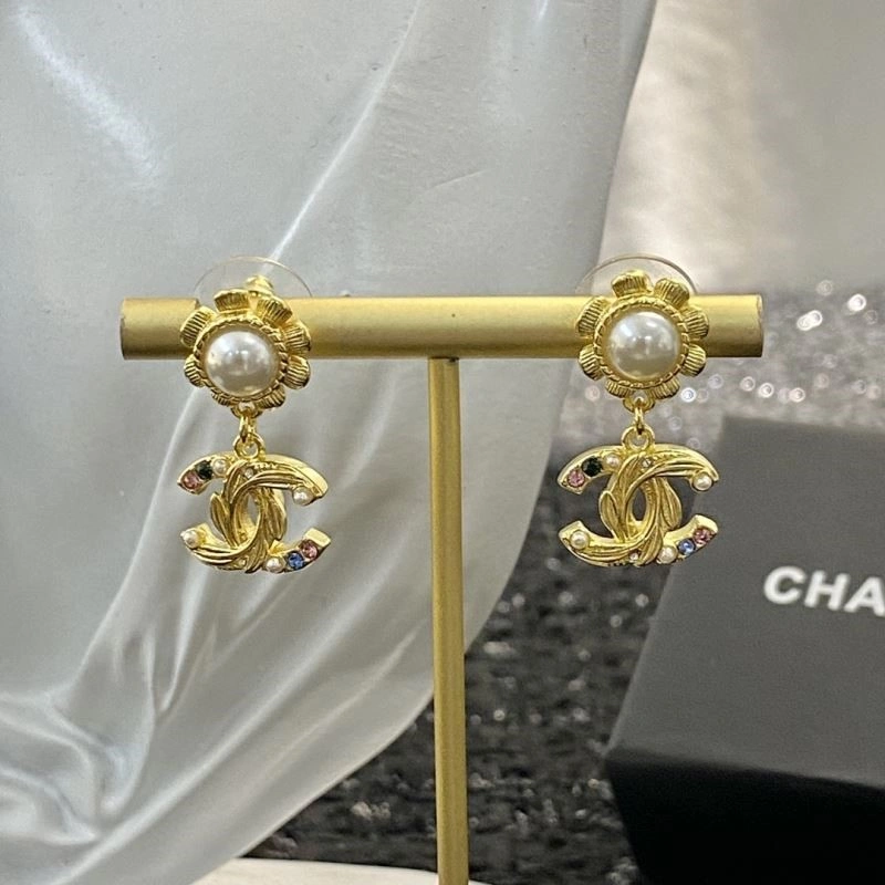 Elegant Chanel Earrings 225135