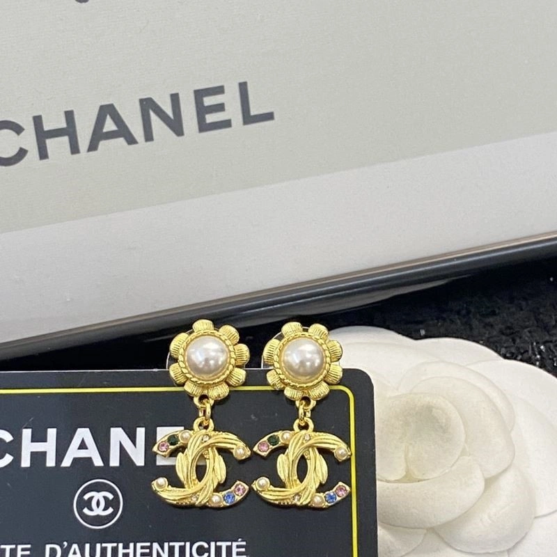 Elegant Chanel Earrings 225135