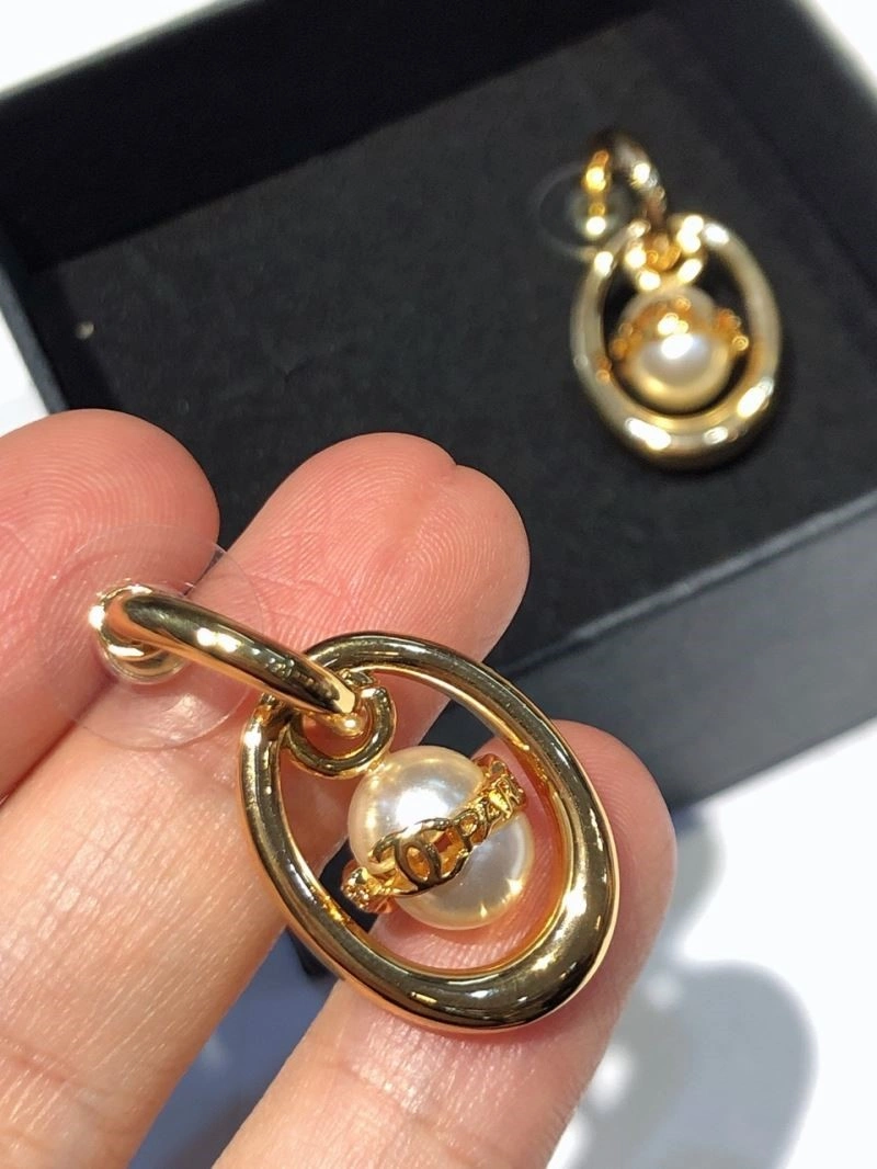 Chanel Earrings Versatile 225154
