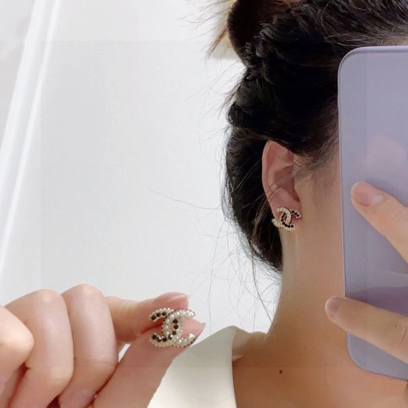 Compact Chanel Earrings 225109