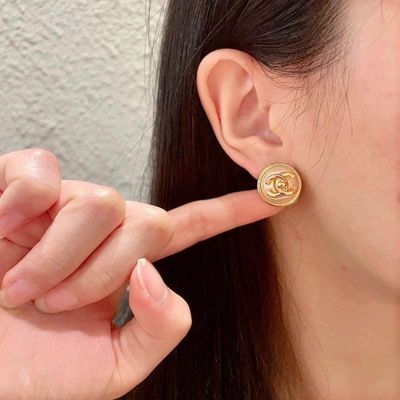 Fashionable Chanel Earrings 225087