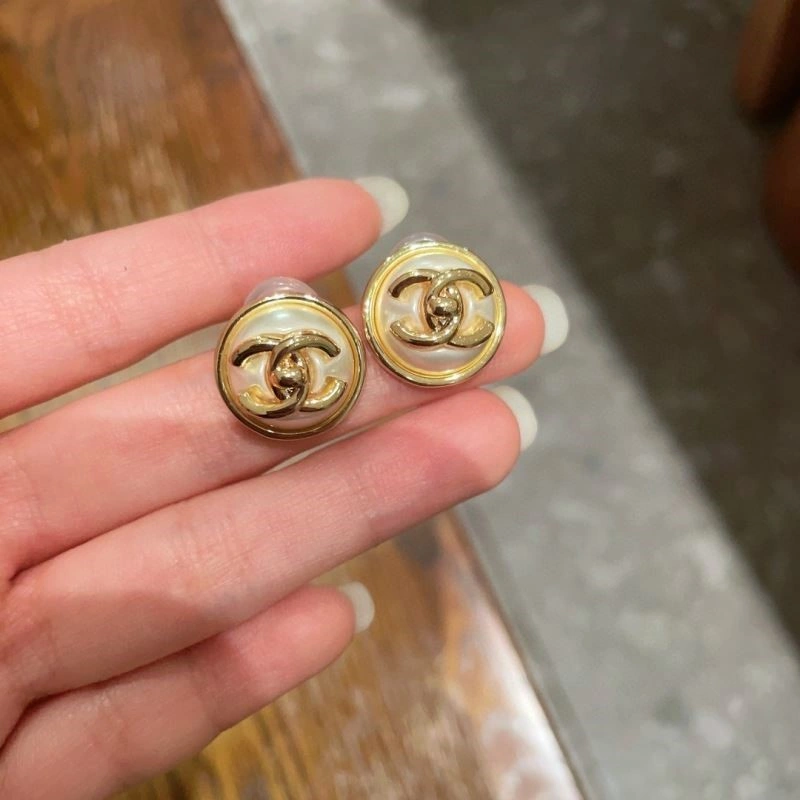 Fashionable Chanel Earrings 225087