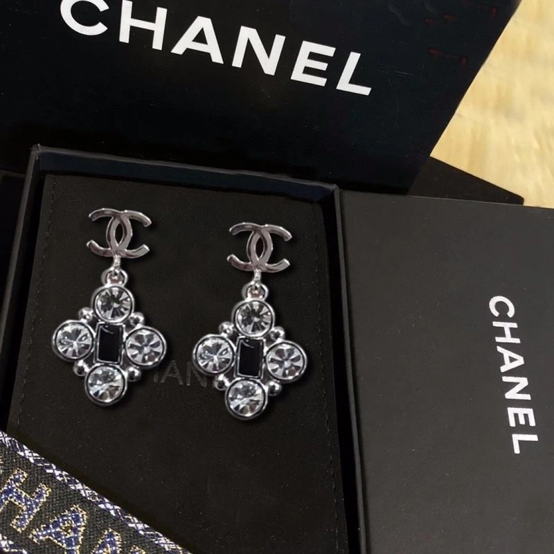 Chanel Earrings Sophisticated 225060