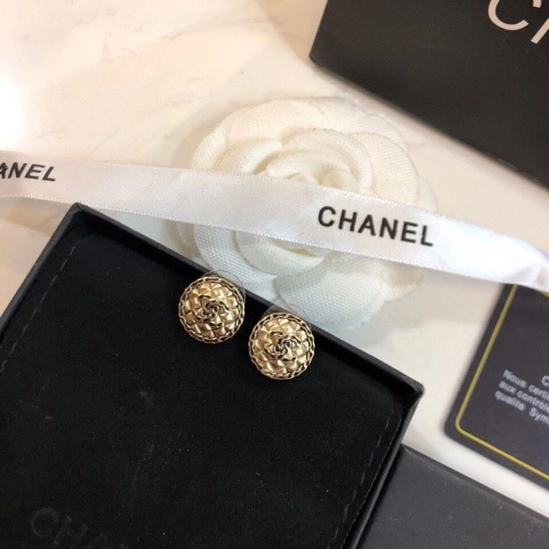Minimalist Chanel Earrings 225041