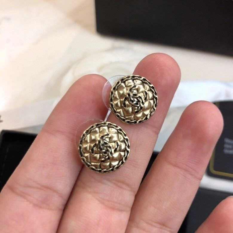 Minimalist Chanel Earrings 225041