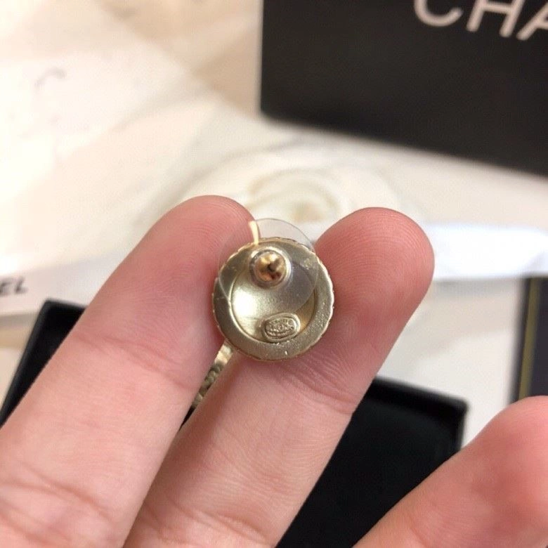 Minimalist Chanel Earrings 225041