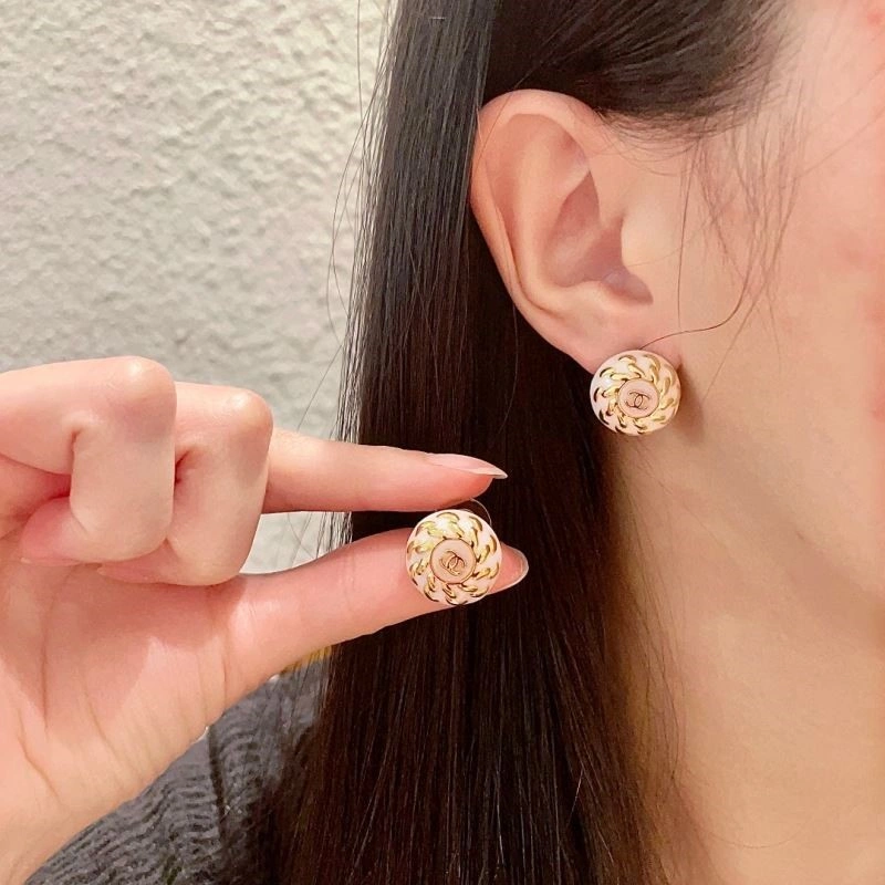 Chanel Earrings Affordable 225047