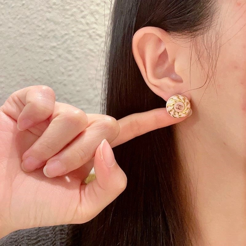 Chanel Earrings Affordable 225047