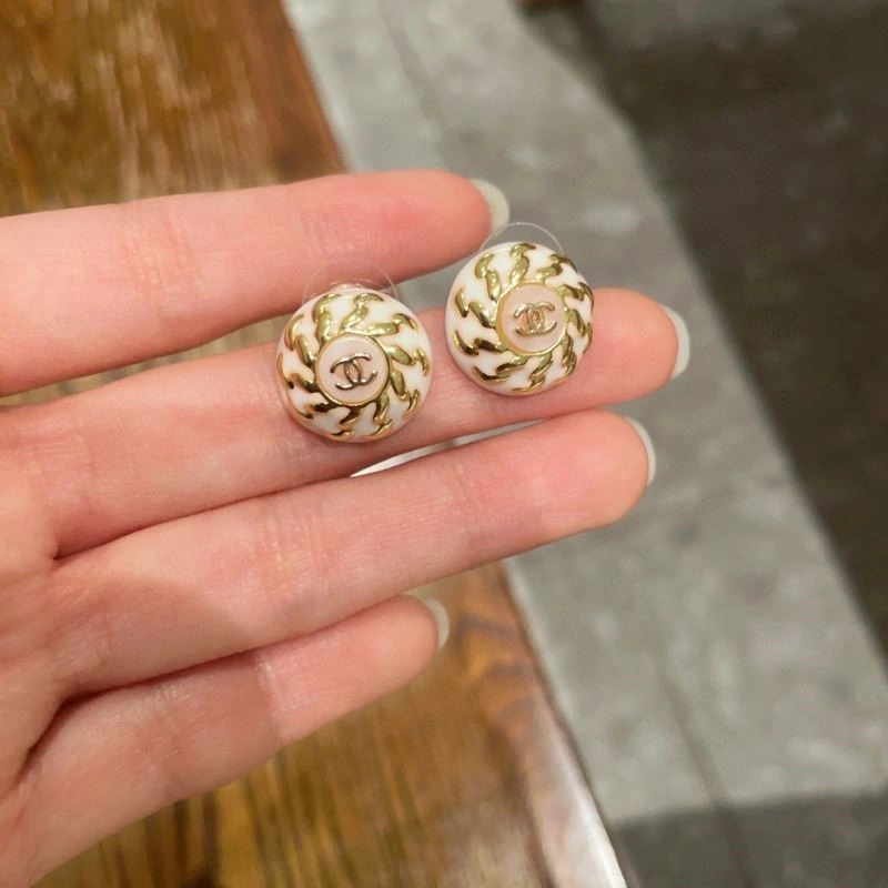 Chanel Earrings Affordable 225047