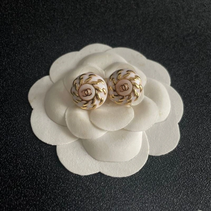 Chanel Earrings Affordable 225047