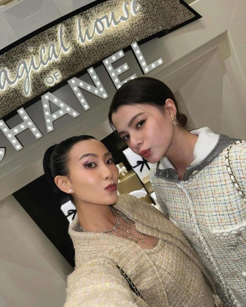 Chic Chanel Earrings 225037