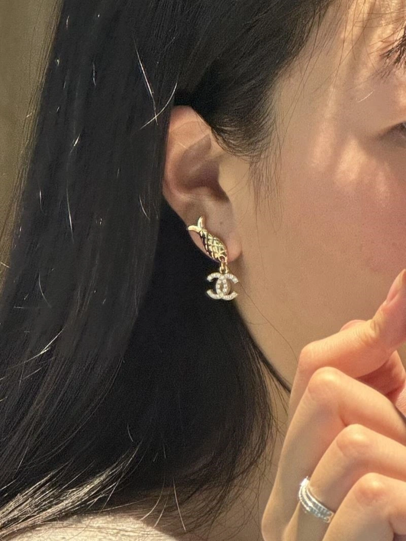 Chic Chanel Earrings 225037