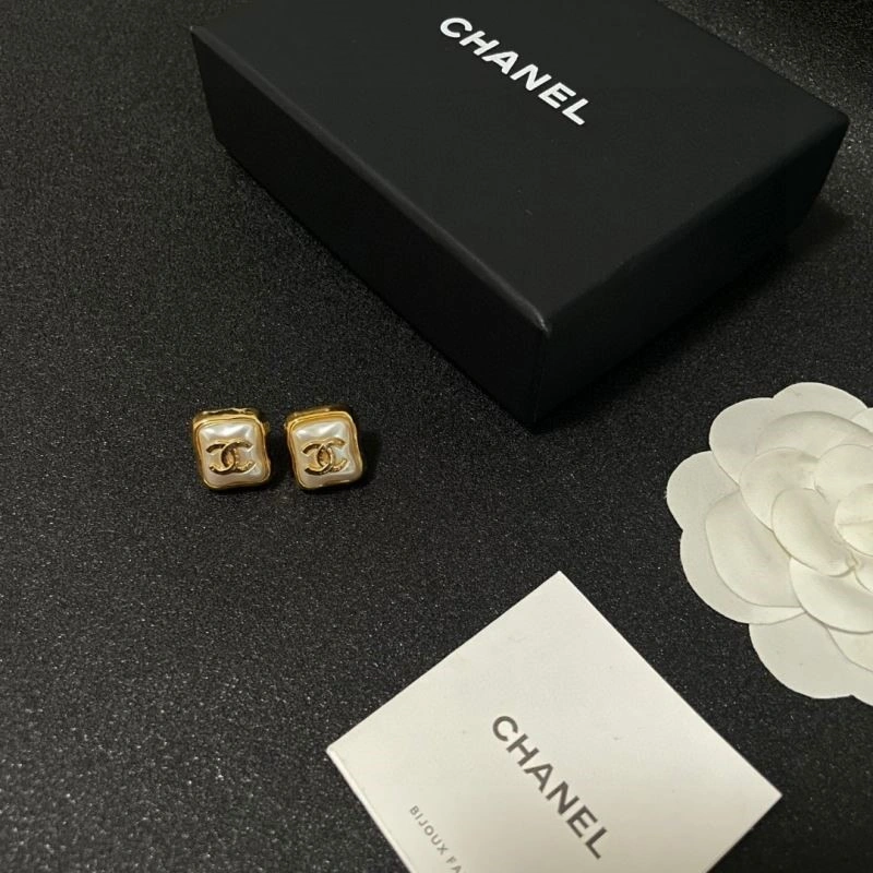 Affordable Chanel Earrings 224926