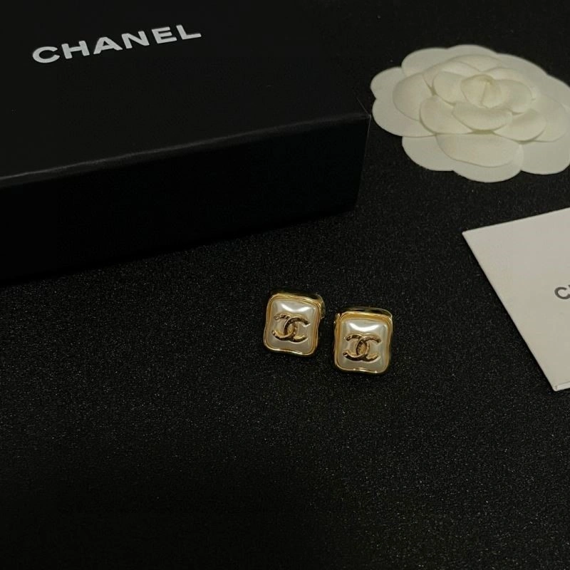 Affordable Chanel Earrings 224926