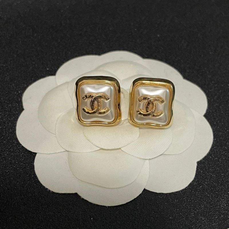 Affordable Chanel Earrings 224926