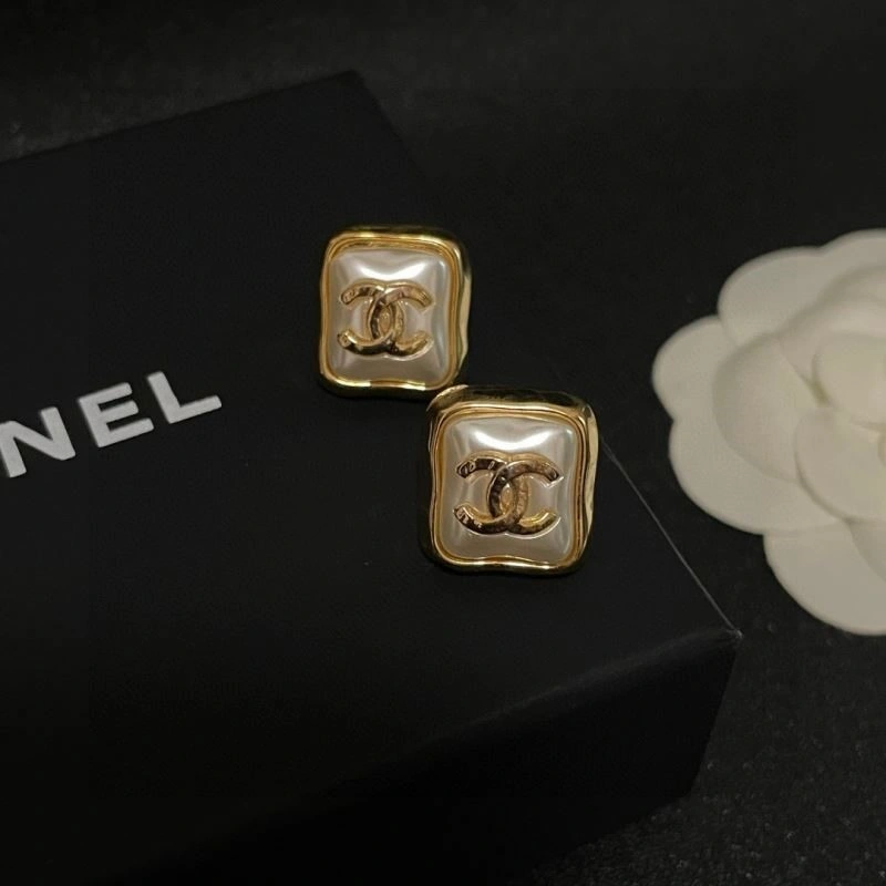 Affordable Chanel Earrings 224926