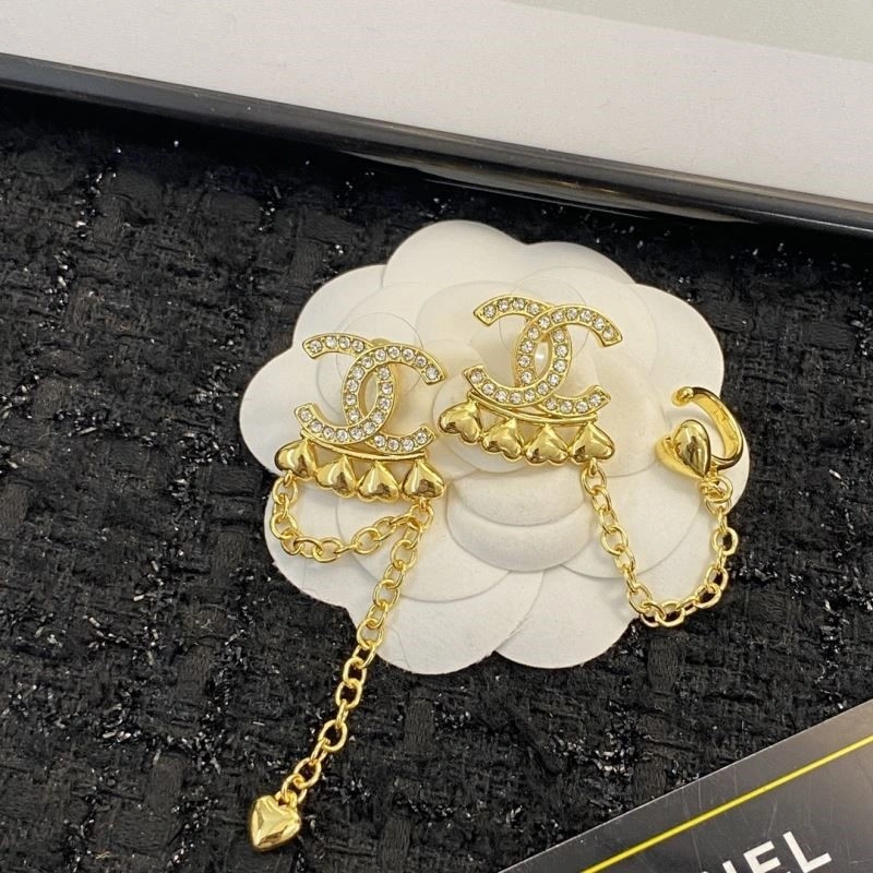 Lightweight Chanel Earrings 224928