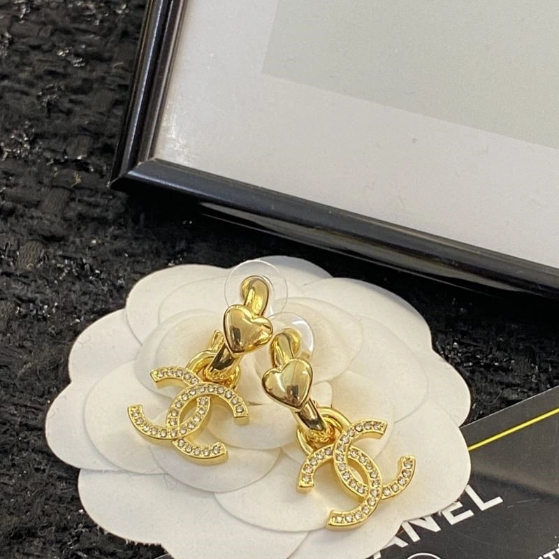 EyeCatching Chanel Earrings 224934