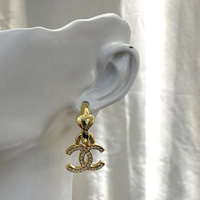 EyeCatching Chanel Earrings 224934