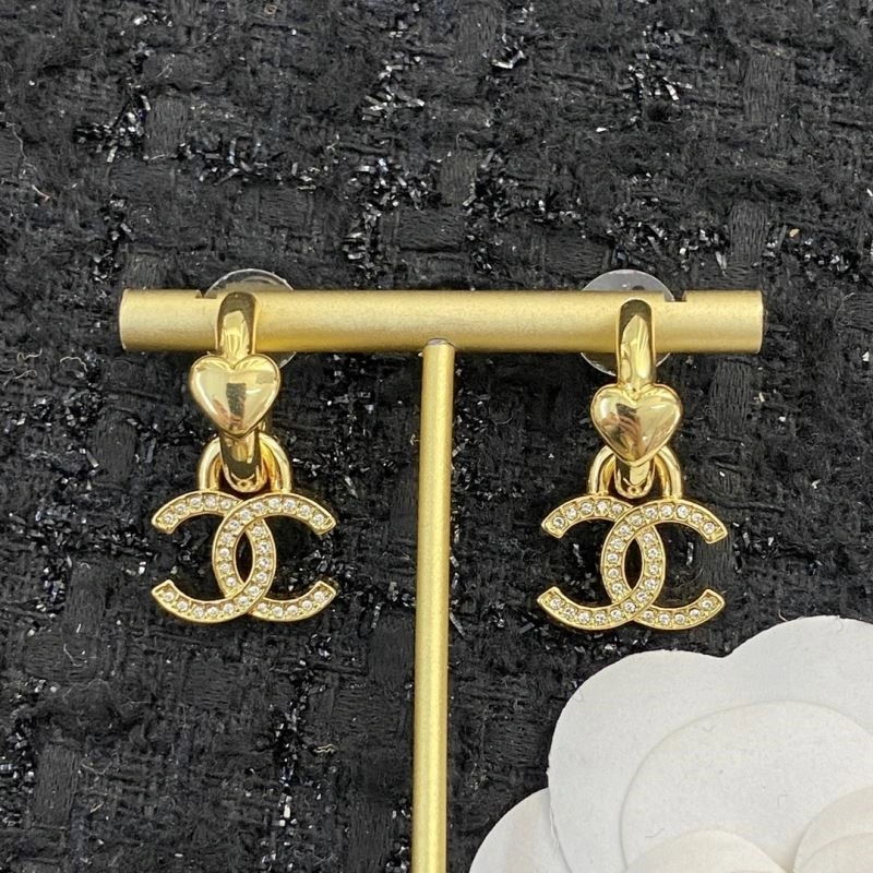 EyeCatching Chanel Earrings 224934