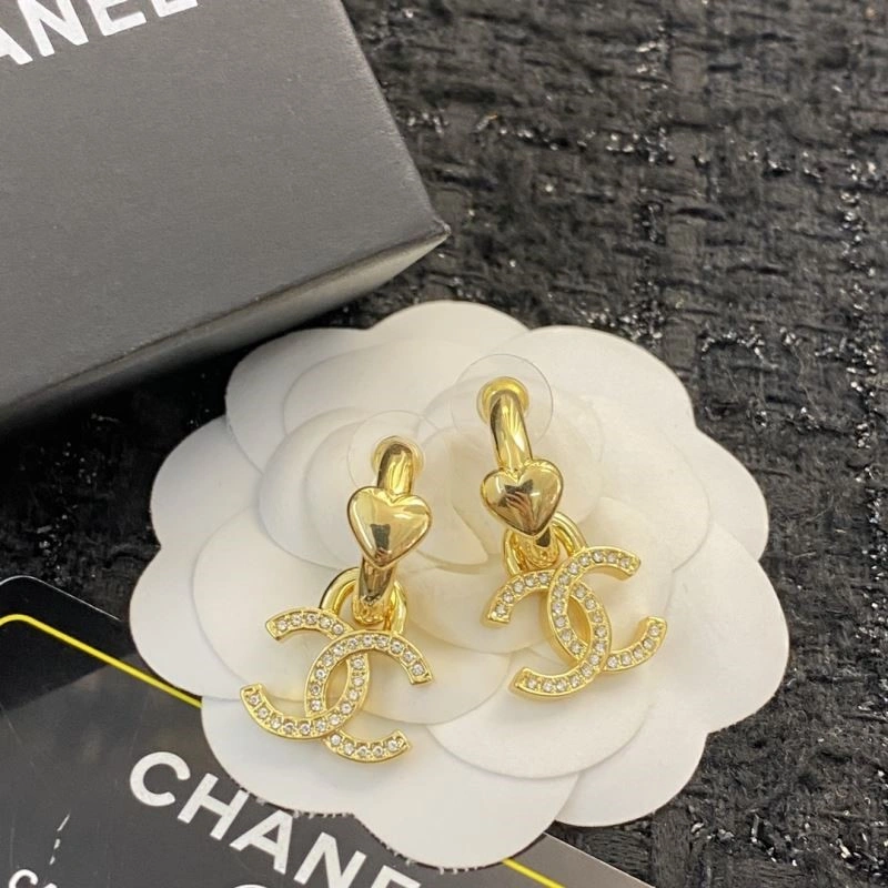 EyeCatching Chanel Earrings 224934