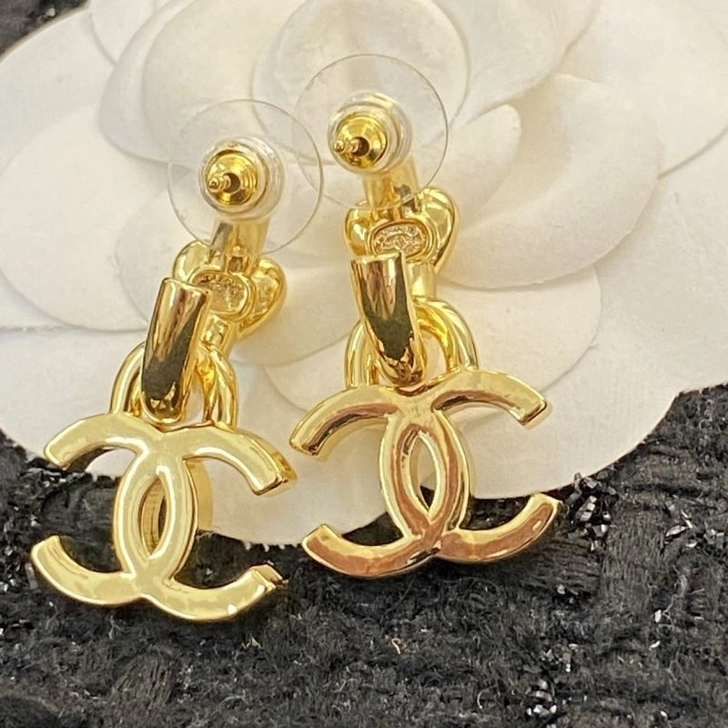 EyeCatching Chanel Earrings 224934