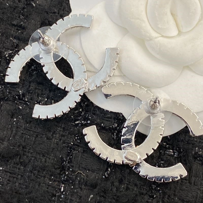Sleek Chanel Earrings 224903
